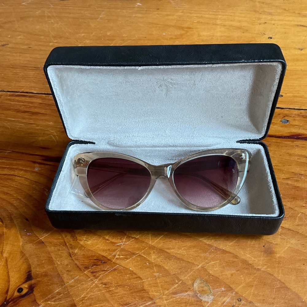 "Sunday Somewhere" cat eye sunglasses with case